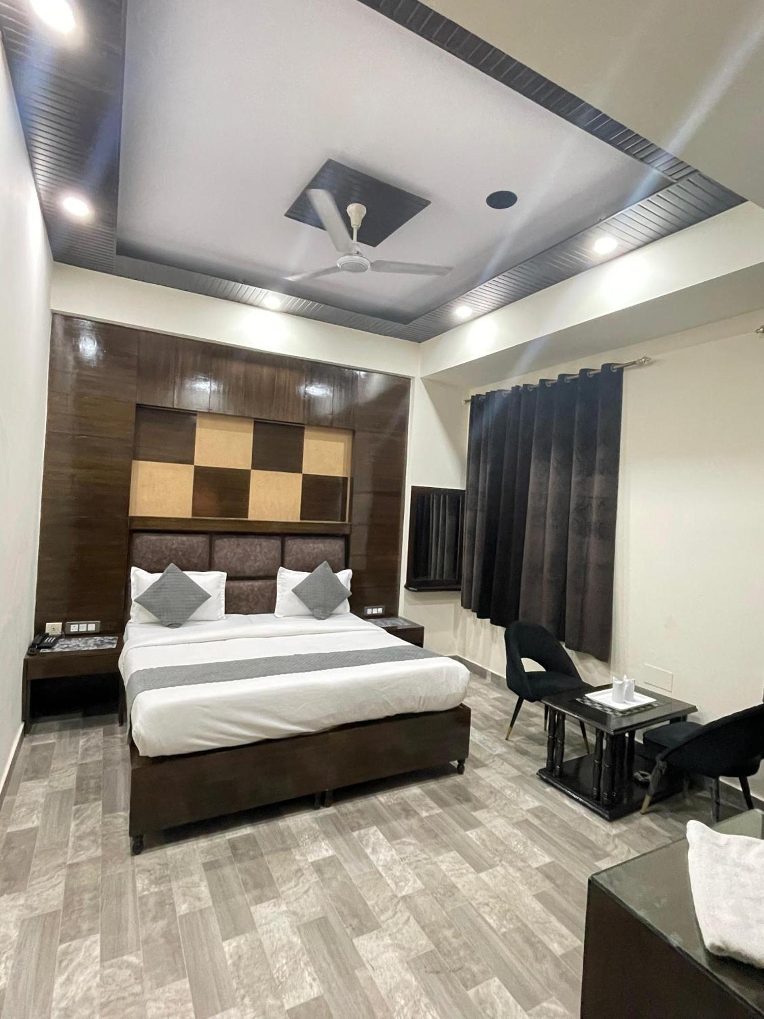 Hotel Radiance Delhi  Exterior photo
